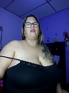 Webcam Model (EllisW8)  is live.Free join now!