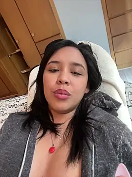 Esmerald_1111 webcam