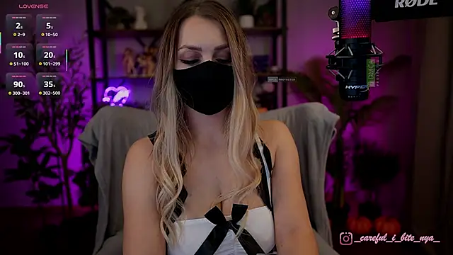 careful_i_bite_nya webcam