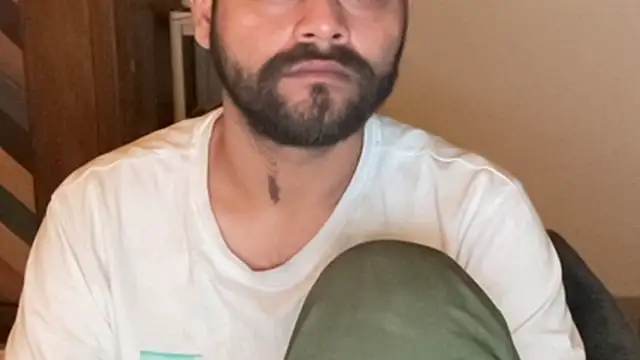 MakeMeAwareAah webcam