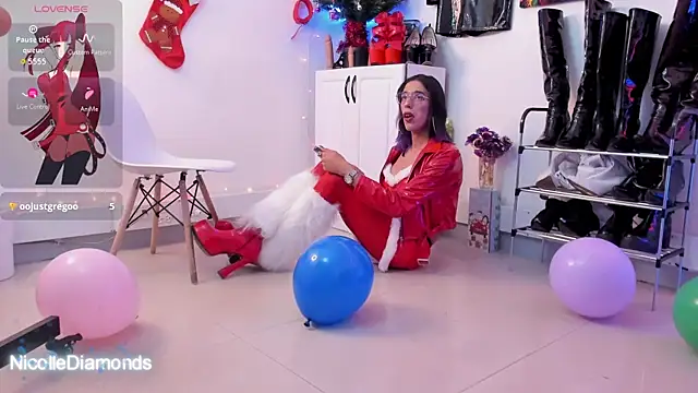 NicolleDiamonds_cg webcam