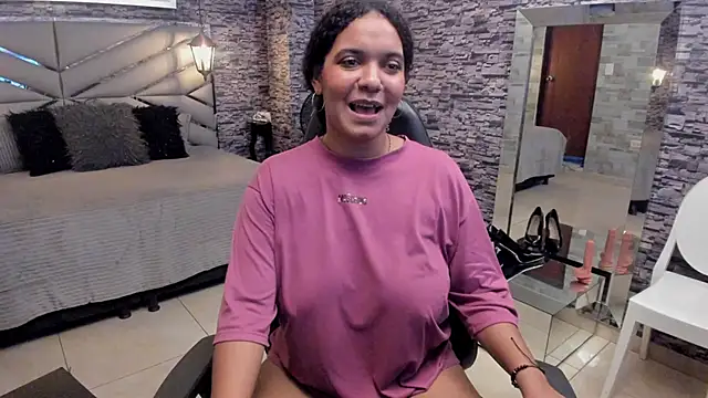 BellyBigBoobs webcam