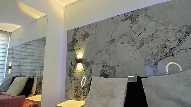 LIZ_HOLMES live cam screenshot female on WhoFuck.me — Live Sex Chat & Hookups