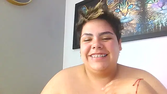 Hailey_Curvy webcam