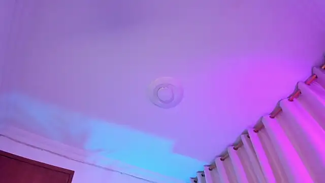 starmilf - StarMilf's free webcam - UK Sex Cams