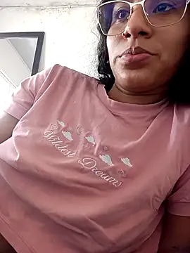 Webcam Model (Karii-R)  is live.Free join now!