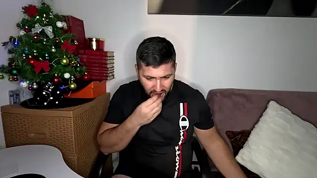 Gold_Alpha_Boy webcam