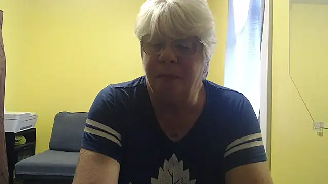 canadiancougar1965 (Ask my age) - 15 min control last tipper