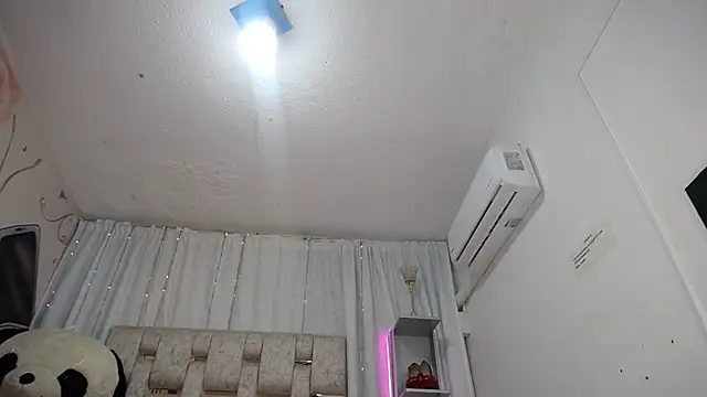 EMMA_SWEETT1 live cam screenshot female from Colombia on WhoFuck.me — Live Sex Chat & Hookups