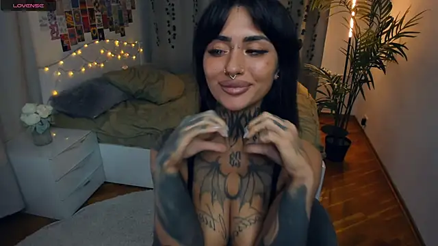 CharimgSabrina webcam