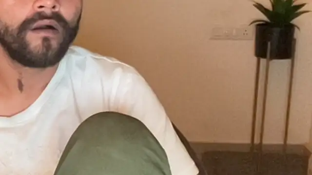 MakeMeAwareAah webcam