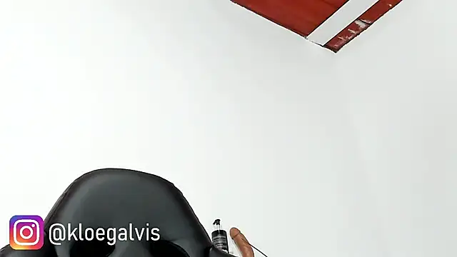 Kloe-squirts webcam