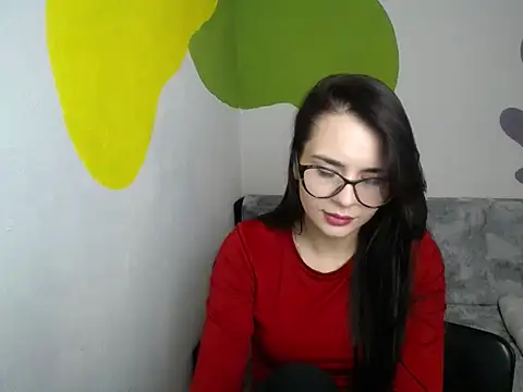 divina_kira webcam