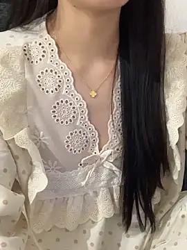 Webcam Model (Jonlie18)  is live.Free join now!