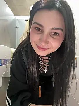 Webcam Model (lunalovelee)  is live.Free join now!