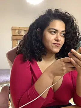 Curvydesifromgermany webcam