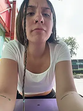 Webcam Model (sarah_honey__)  is live.Free join now!