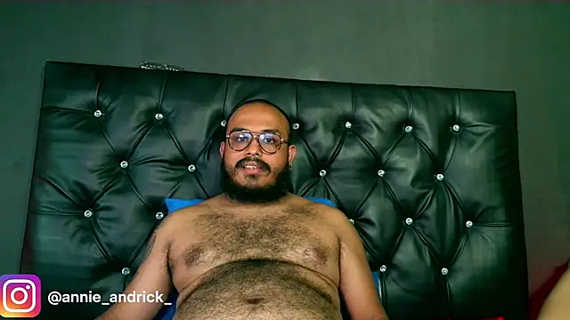 _annie_andrick_ (Ask my age) - Kisses and caresses on the body