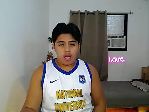 Hugecock2hundle_intown webcam