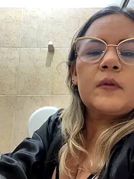 Lucy_Milf_474 webcam