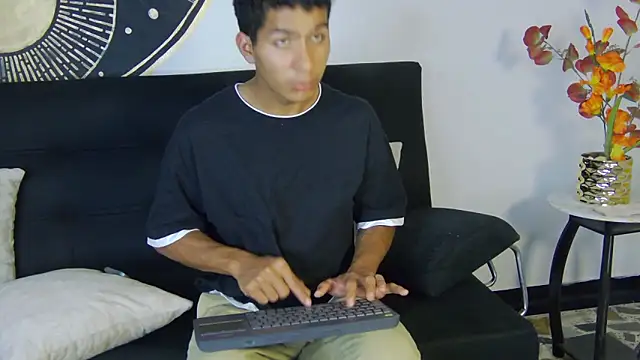 Noah_Greenhart webcam