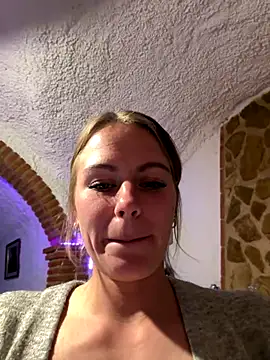 selenaluvv - Selenaluvv's free webcam - UK Sex Cams