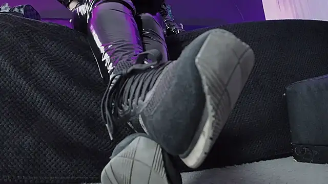 _Jade_16 live cam screenshot female on LiveWebCameras – Live Webcams & Video Chat