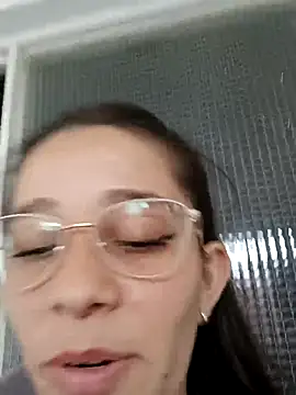 Isabella5_Brown_ webcam