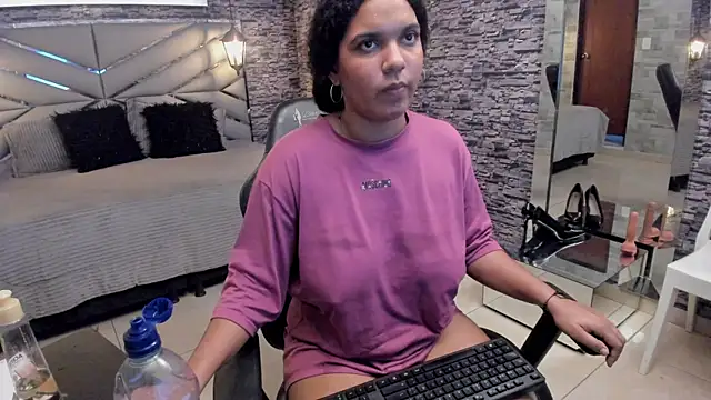 BellyBigBoobs webcam