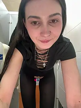 Webcam Model (lunalovelee)  is live.Free join now!