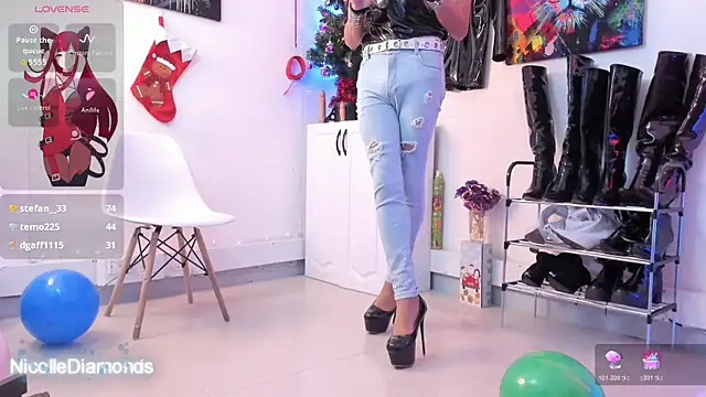 NicolleDiamonds_cg webcam