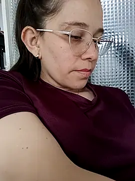 Isabella5_Brown_ webcam