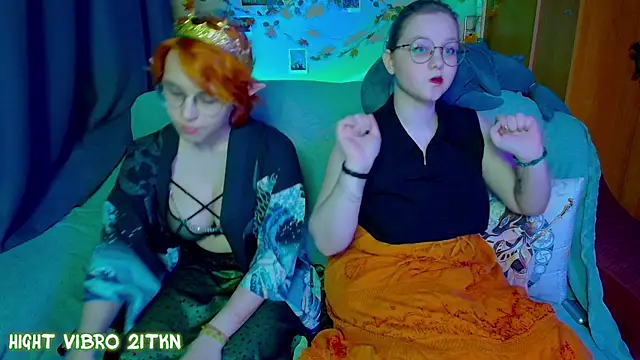 trickykitsune (F teen) - 🍀 Doggy tease~