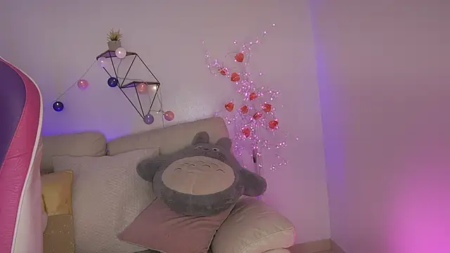 Enola_Holmes_ webcam