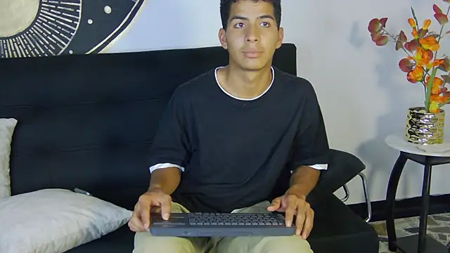 Noah_Greenhart webcam