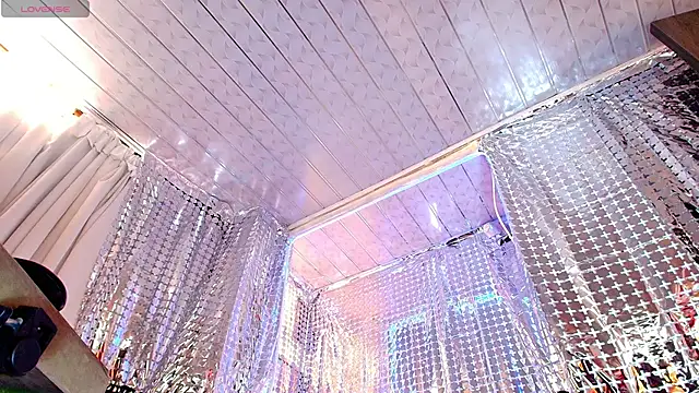 LatexDevil_Blondie webcam