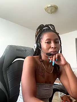 Webcam Model (LeyaHoneybuns)  is live.Free join now!