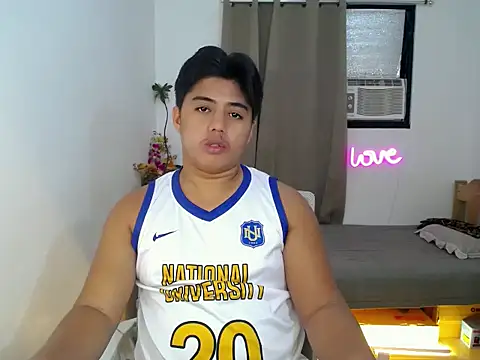 Hugecock2hundle_intown webcam