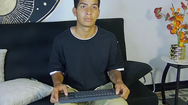 Noah_Greenhart webcam