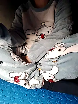 HanniZii webcam stripchat model stream image