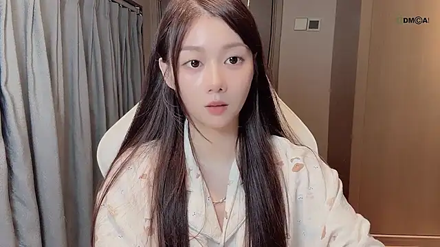 Makinghappymyself_ webcam