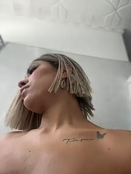 chatting live MystiqueXXX