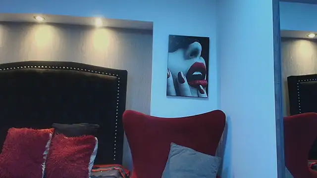 Luna_Lov_Titan webcam