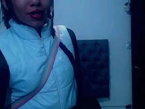 XxxReinaSexyBodyxxX777 webcam