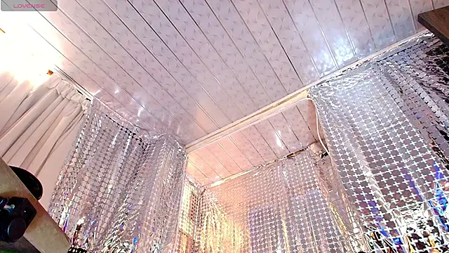 LatexDevil_Blondie webcam