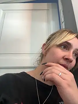 Webcam Model (ayebran)  is live.Free join now!