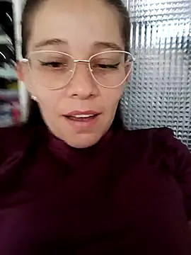 Isabella5_Brown_ webcam