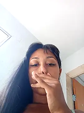 indiazinhabella27 (F young) - Dedos na bucetinha