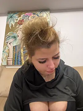 allysonk (F young) - Flash boobs