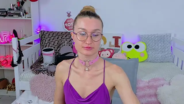 MysticRoxanne webcam